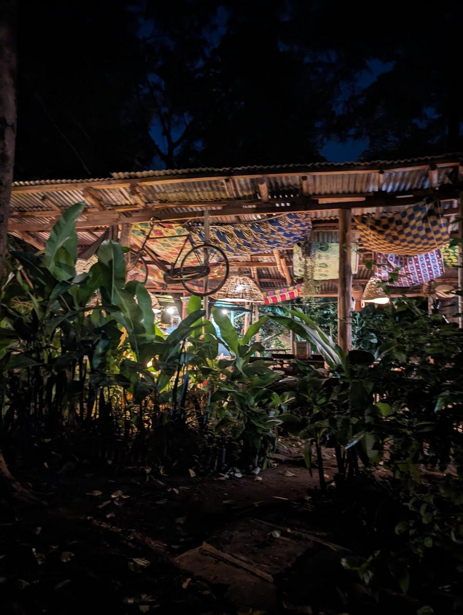 Backyard Hostel Moshi Buitenkant foto